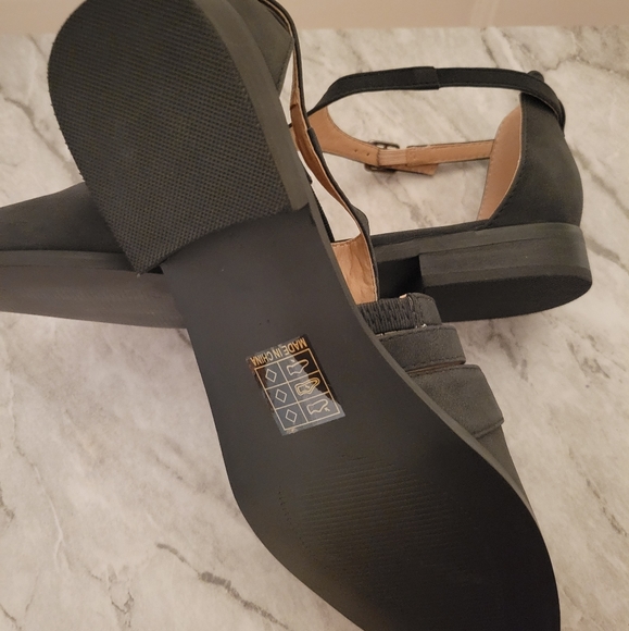 Cutout Flats - Picture 5 of 5